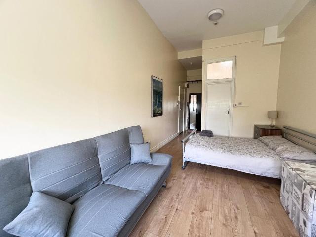 Flat for rent in South Hampstead, Greater London