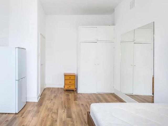 Studio for rent in Swiss Cottage, Greater London