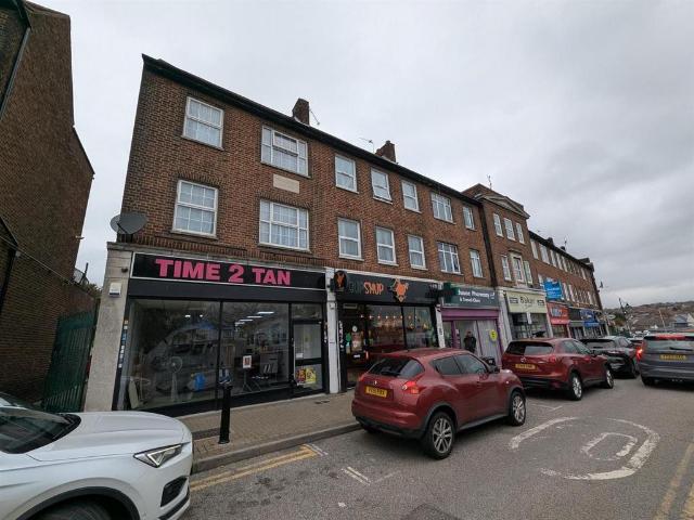 Flat for rent in Collier Row, Greater London