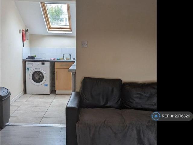 Studio for rent in Nangreaves, Wales
