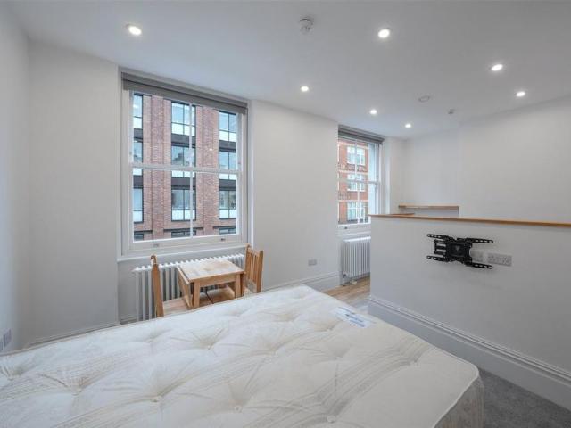 Studio for rent in Brompton, Greater London