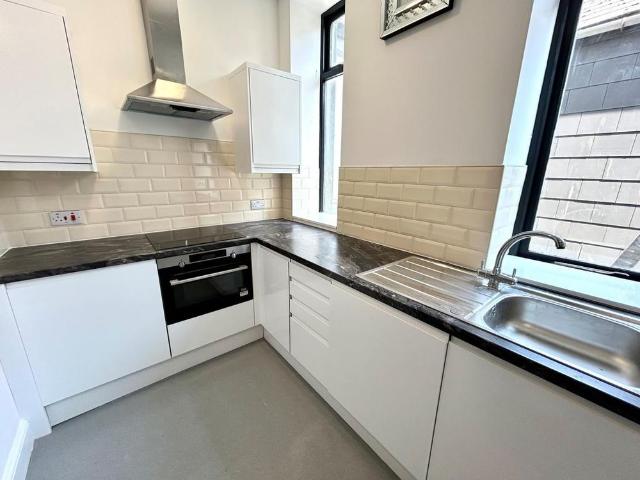 Studio for rent in Cardiff Bay, Falcon Lodge