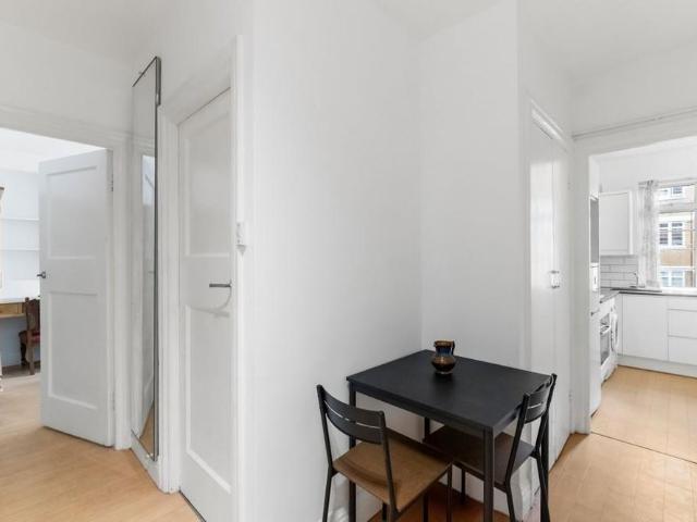 Studio for rent in Earl's Court, Greater London