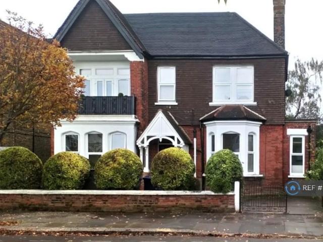 Flat for rent in London Borough of Ealing, Greater London
