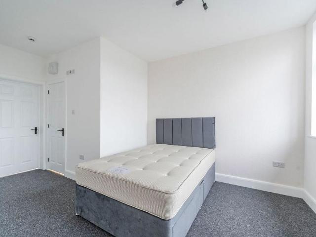 Studio for rent in Watford Heath, North Watford