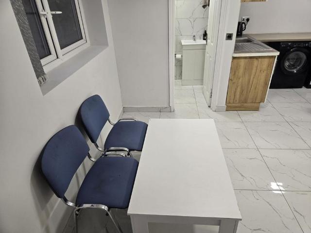 Studio for rent in Farley Hill, Luton
