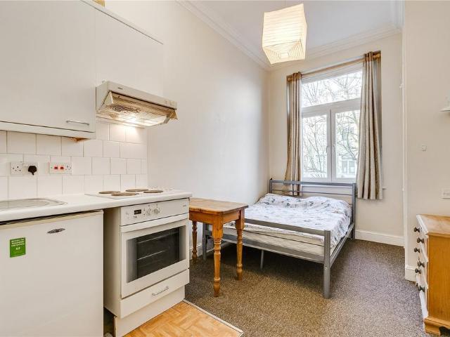 Flat for rent in Earl's Court, Isle Of Man