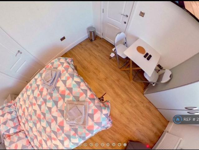 Studio for rent in Roselands, Eastbourne