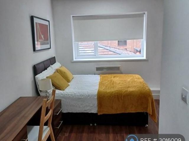 Studio for rent in Newcastle-under-Lyme, Staffordshire