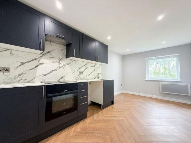 Flat for rent in Mount Pleasant, Iford