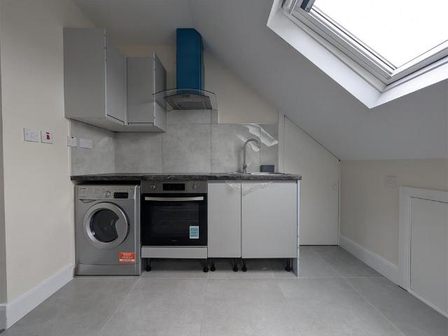 Flat for rent in London Borough of Hounslow, Greater London