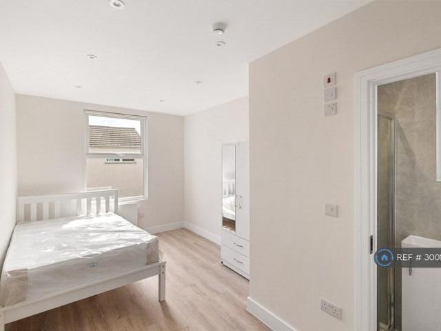 Studio for rent in Spring Park, Luton