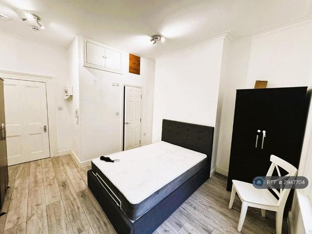 Flat for rent in London Borough of Croydon, Greater London