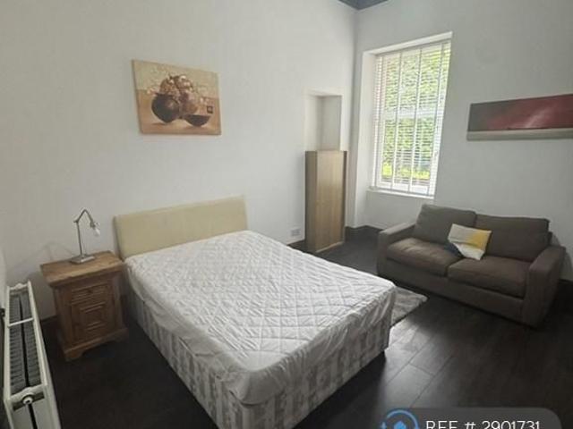 Studio for rent in Cessnock, Scotland