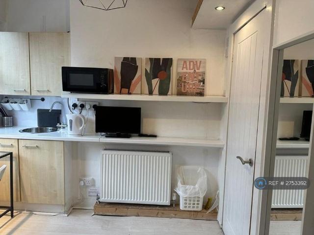 Studio for rent in West Yorkshire