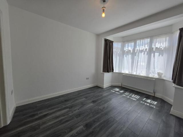Studio for rent in London Borough of Ealing, Greenford