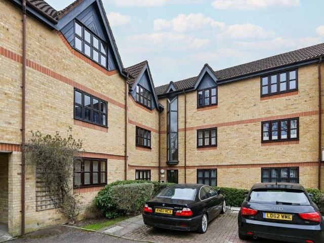 Flat for rent in Lane, Greater London