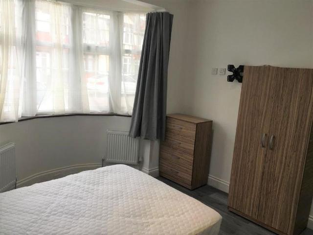 Studio for rent in Fairlop, Greater London