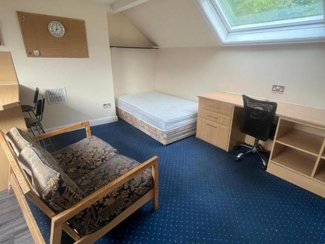 Studio for rent in Huddersfield, West Yorkshire