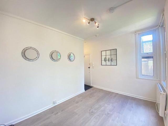 Studio for rent in Totteridge, Cressex