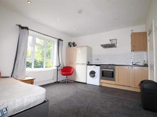 Studio for rent in Mapesbury, Greater London