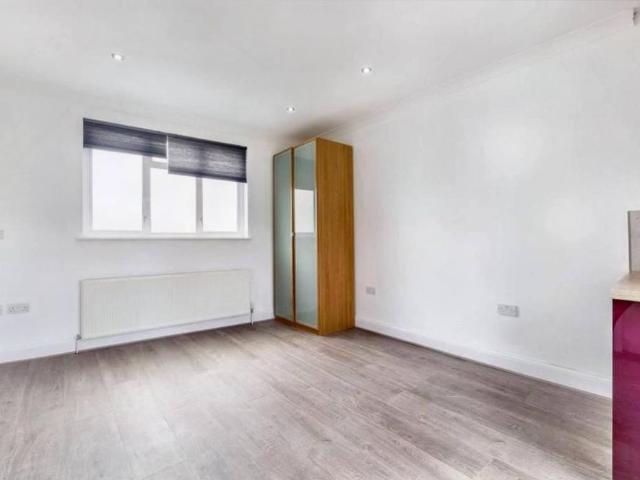 Studio for rent in London Borough of Ealing, Greater London