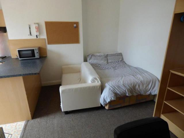Studio for rent in Huddersfield, West Yorkshire