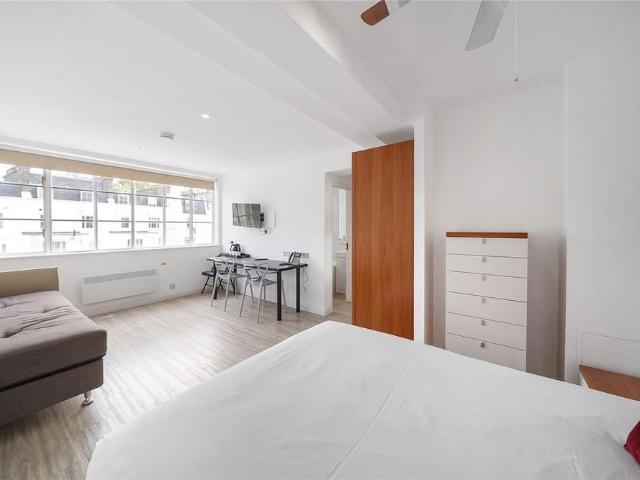 Studio for rent in Brompton, Greater London