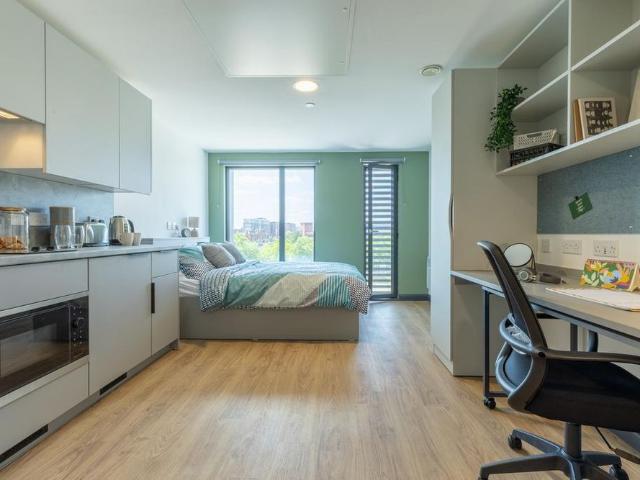 Studio for rent in Farnborough, Hampshire