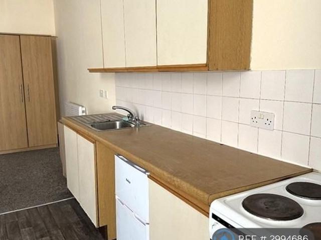 Studio for rent in West Yorkshire