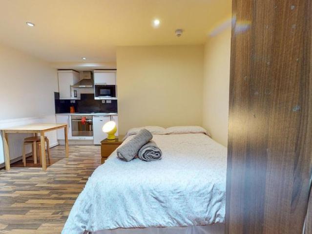 Studio for rent in Brondesbury, Greater London