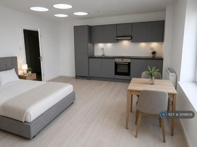 Flat for rent in Daws Hill, Cressex