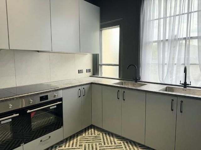 Studio for rent in St James, Sandown Park