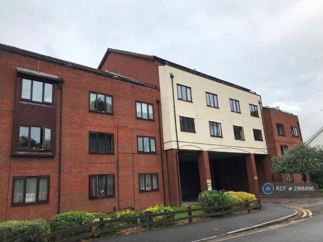Flat for rent in Birch Green, Lower Halliford