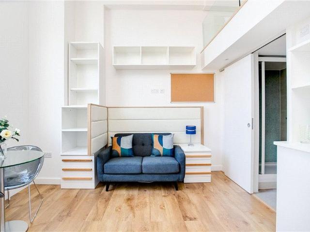 Studio for rent in Brompton, Greater London