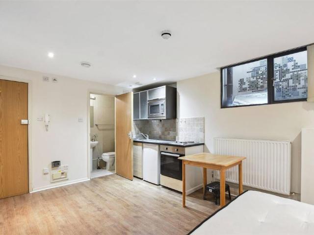 Flat for rent in Chalk Farm, Greater London