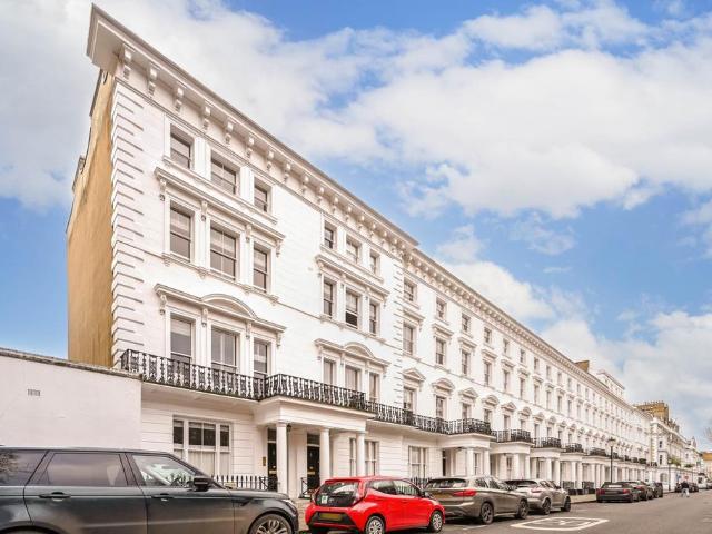 Flat for rent in Brompton, Greater London