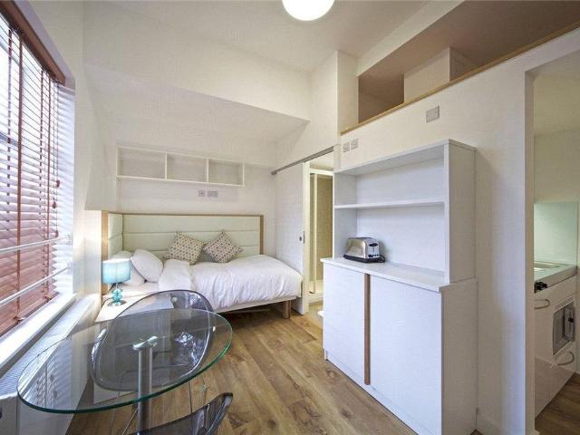 Studio for rent in Brompton, Greater London