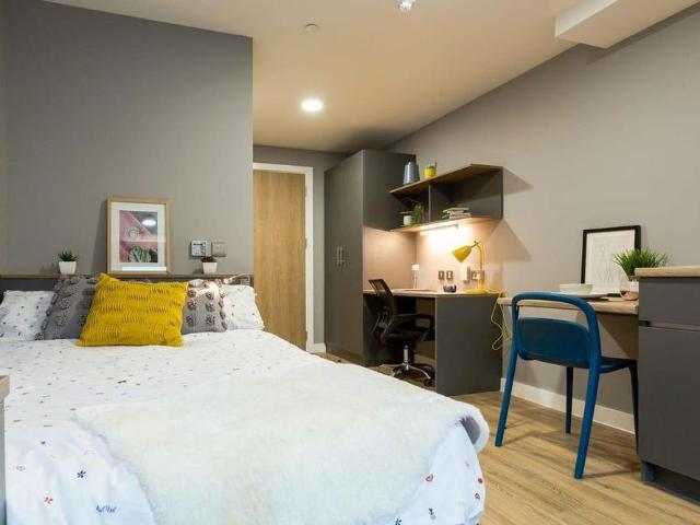 Studio for rent in The Quayside, Bare