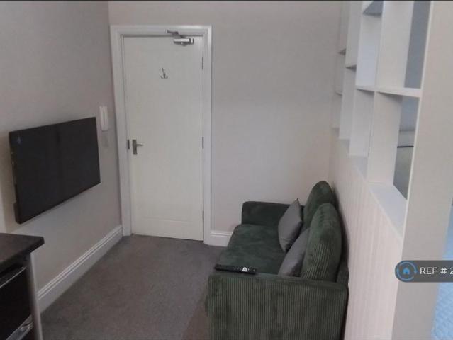 Studio for rent in Chesham, Bury