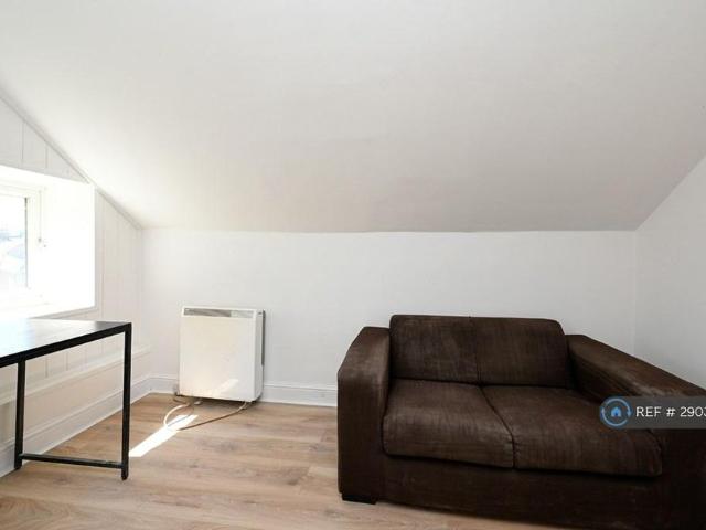 Studio for rent in Brookville, Norfolk