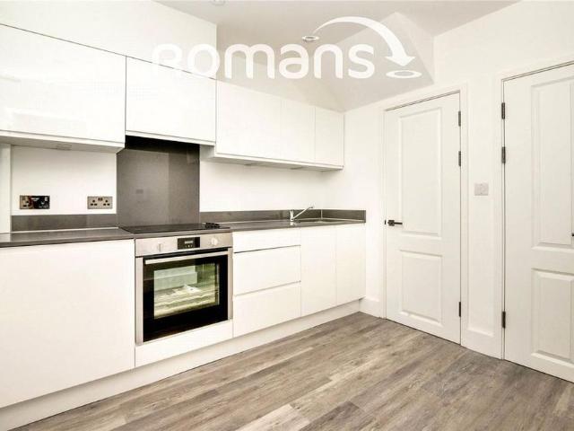 Studio for rent in Heol-las, Surrey