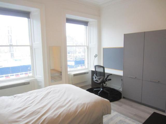 Studio for rent in Southside, Scotland