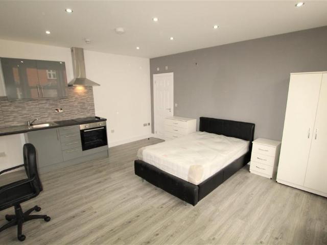Flat for rent in Elmfield, Leicestershire
