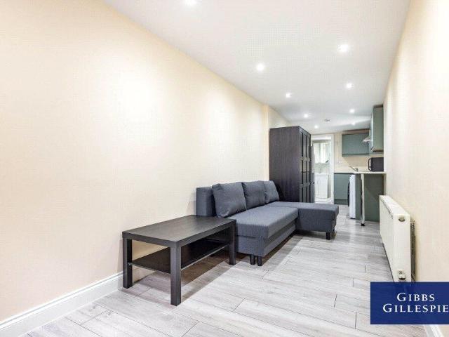 Flat for rent in Pinner