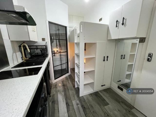 Studio for rent in City Centre, Georgia