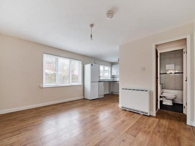 Studio for rent in Black Bourton, Oxfordshire