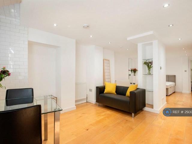 Flat for rent in Lyons, Greater London