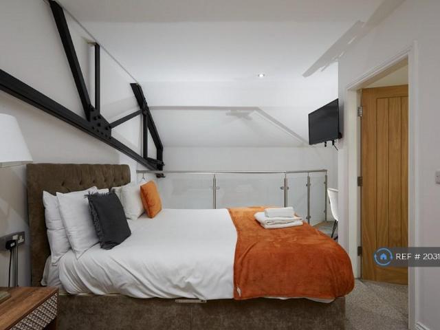 Flat for rent in Lascelles Hall, Fenay Bridge