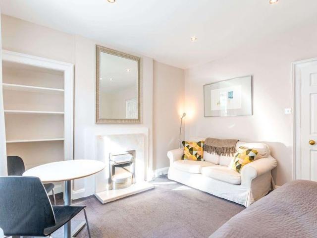Studio for rent in New Town, Scotland